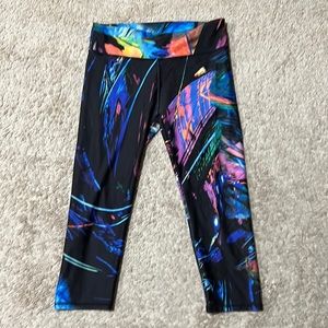 Fabletics multicolor swirl active capris